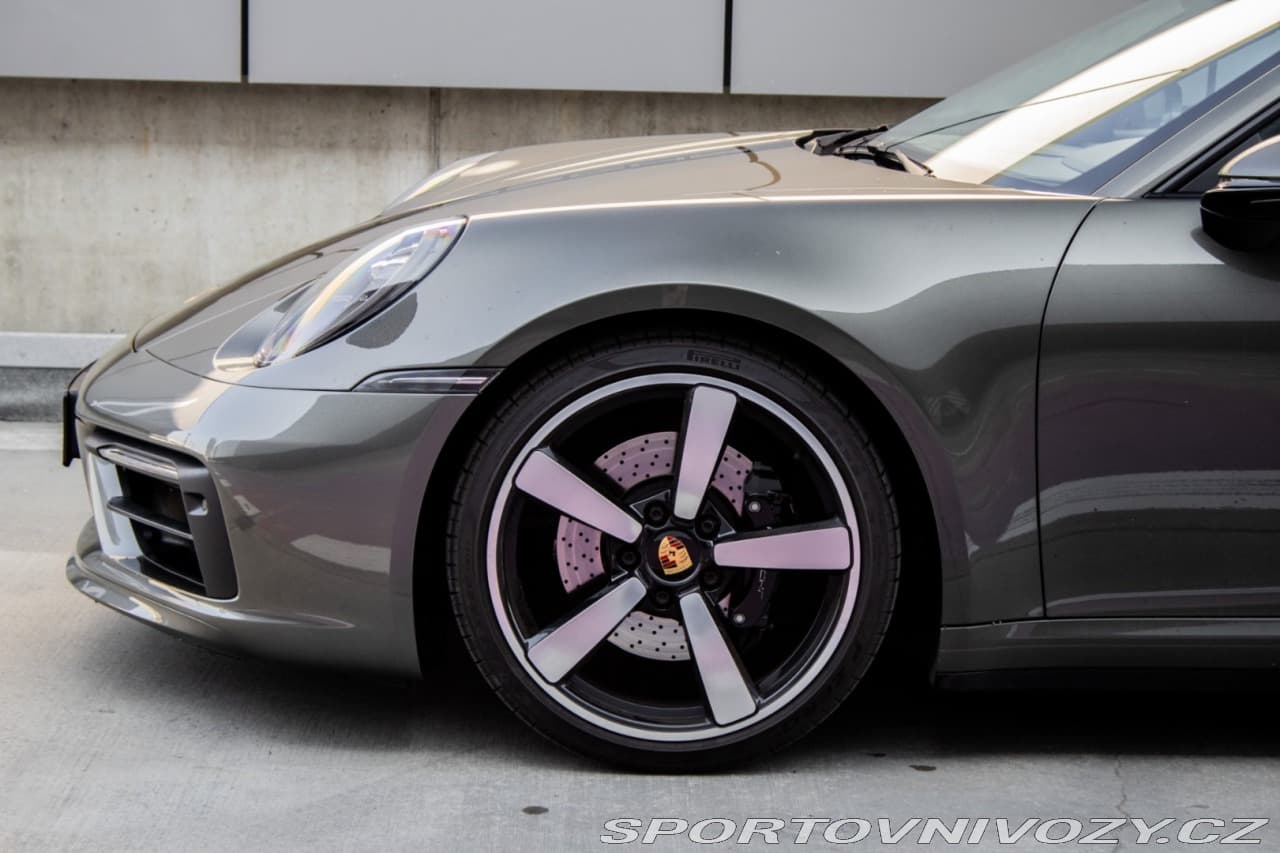 2021 Porsche 911 - 11