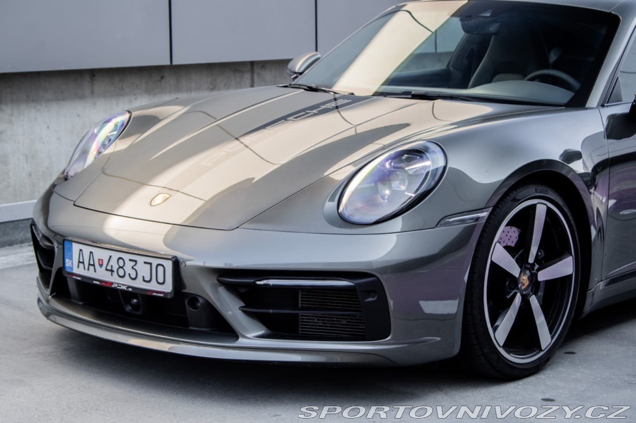 2021 Porsche 911 - 12
