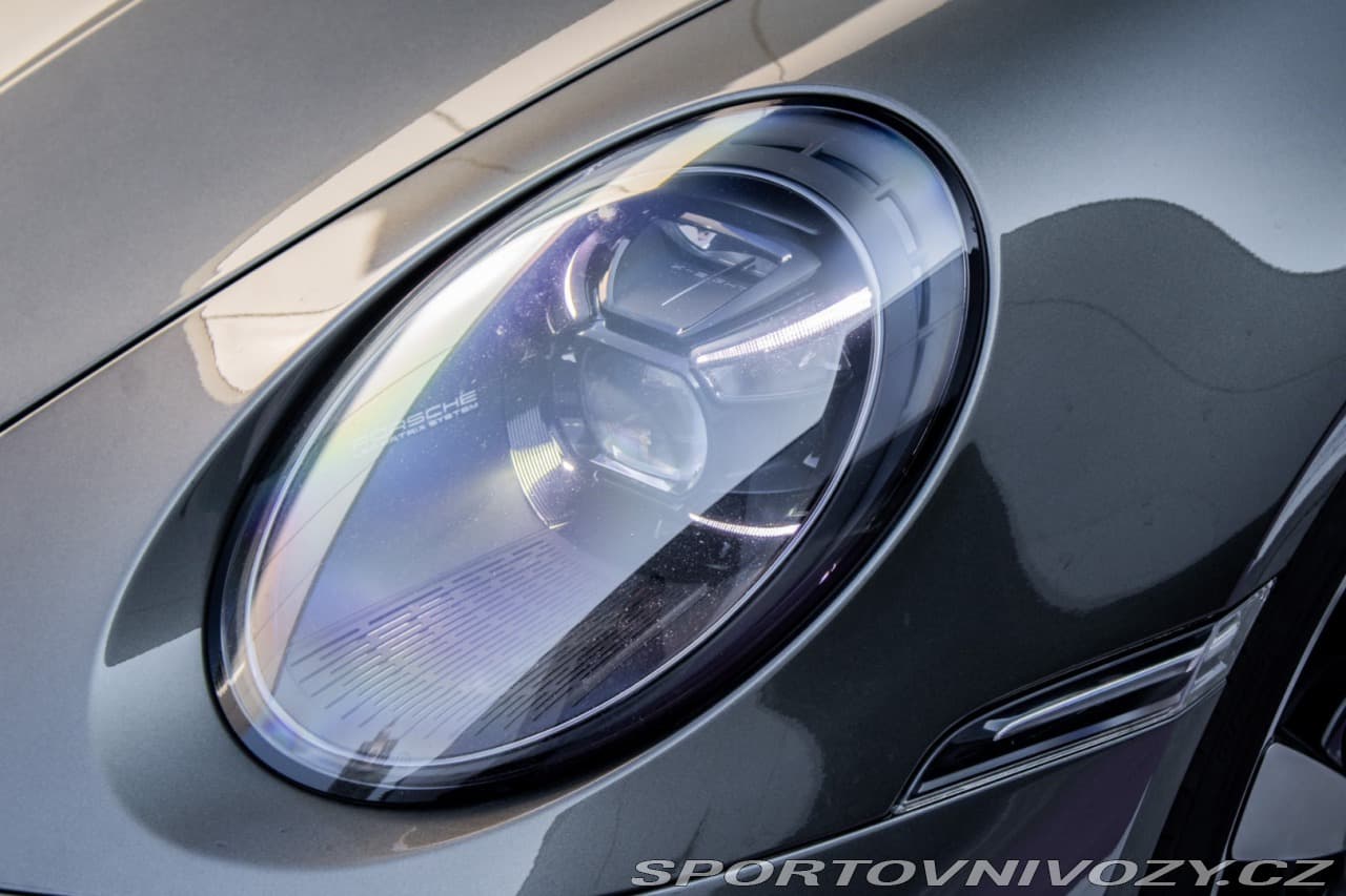 2021 Porsche 911 - 13