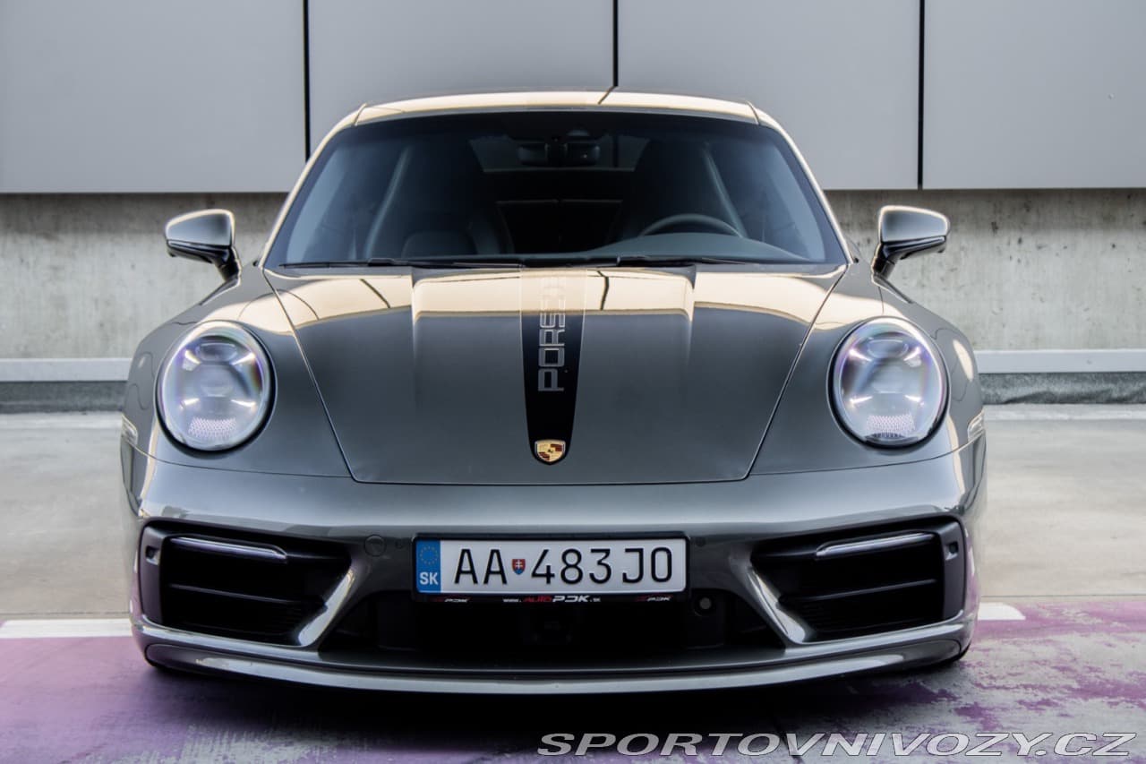 2021 Porsche 911 - 2