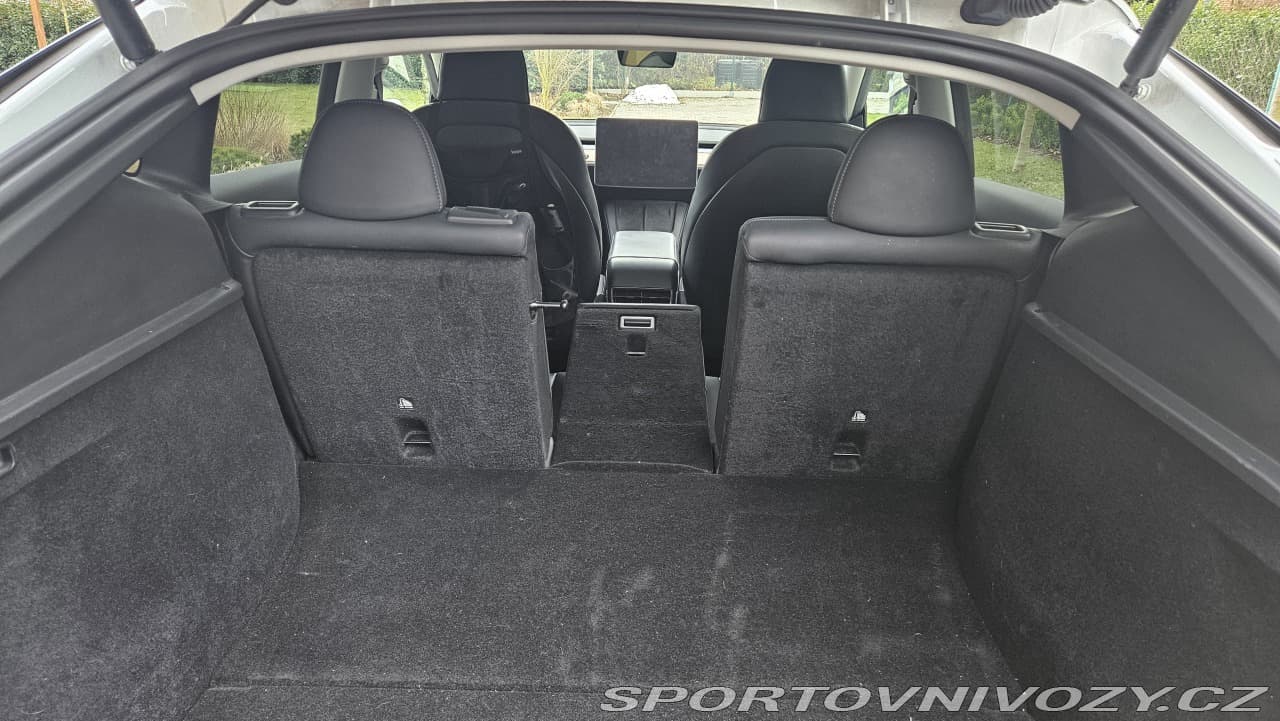 2023 Tesla Model Y - 10