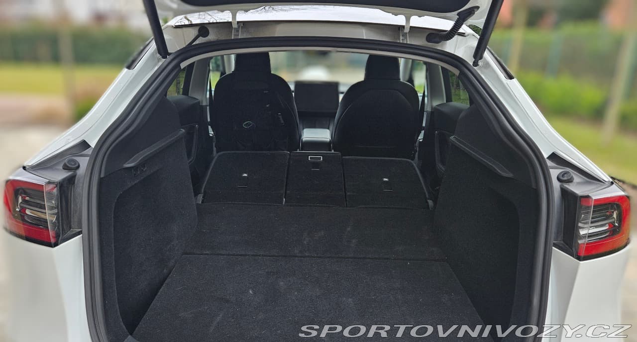 2023 Tesla Model Y - 12