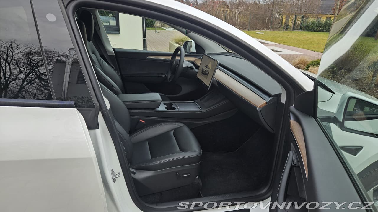 2023 Tesla Model Y - 6