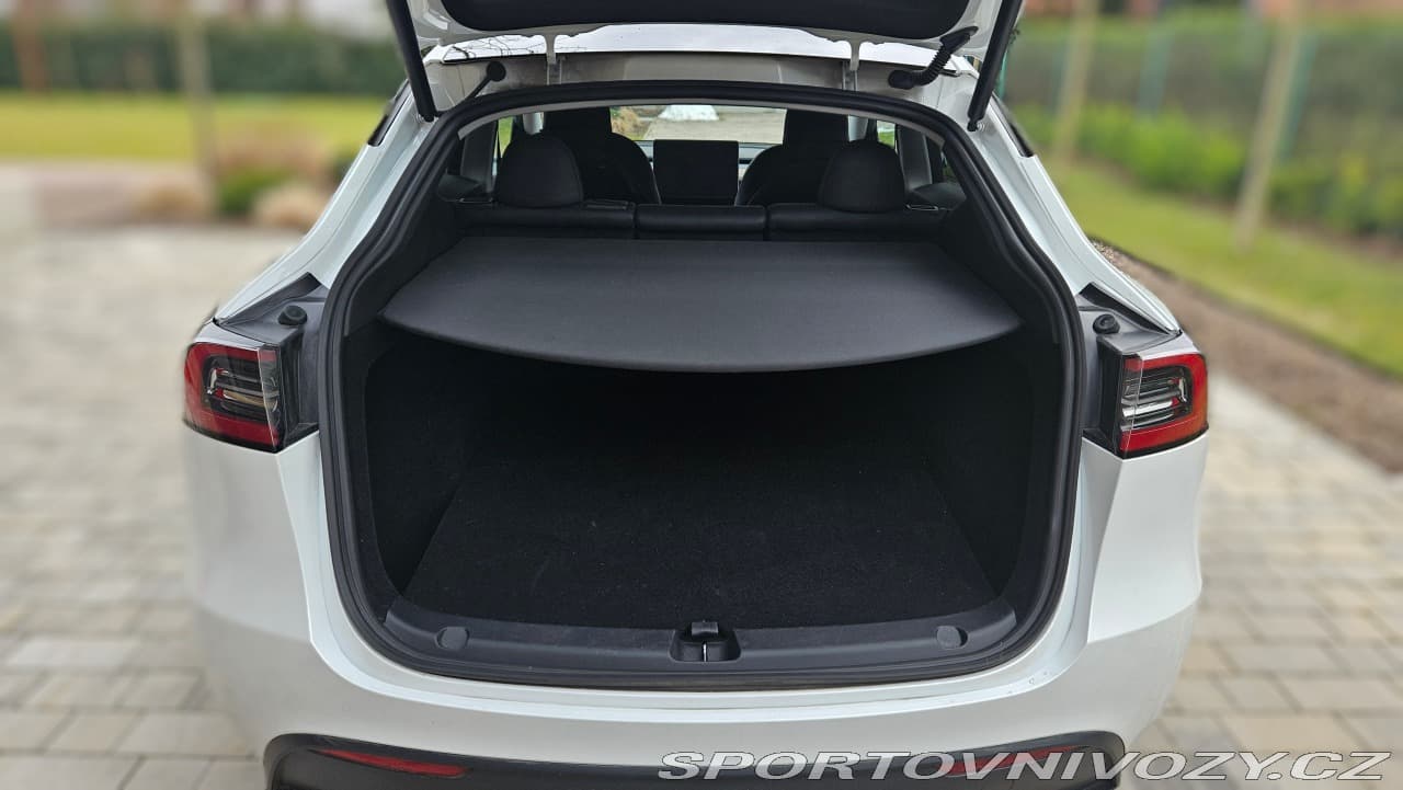 2023 Tesla Model Y - 8