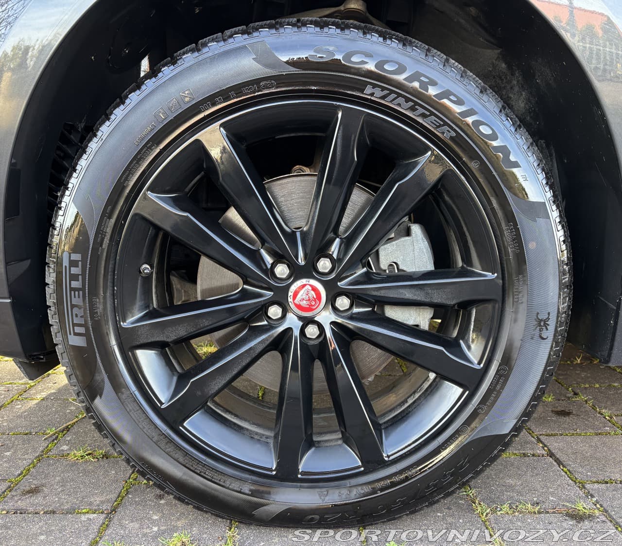 2016 Jaguar F-Pace - 8