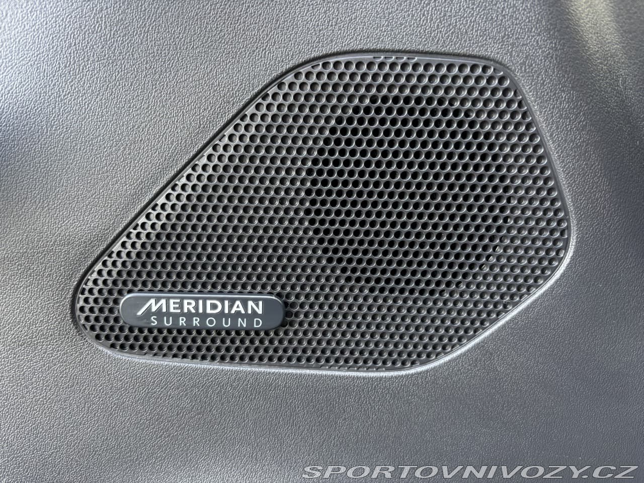 2016 Jaguar F-Pace - 11