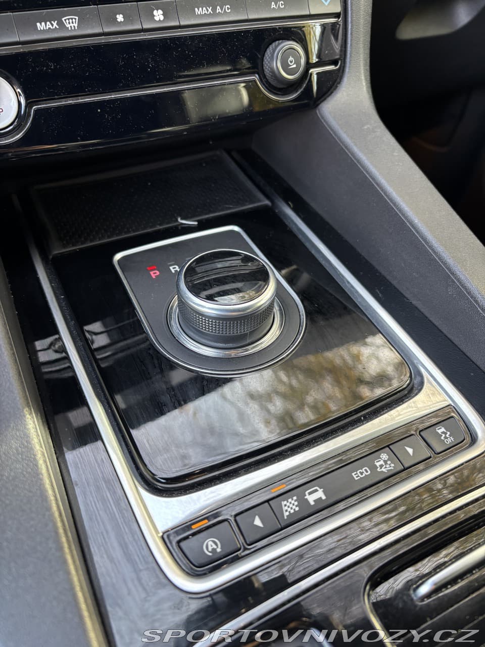 2016 Jaguar F-Pace - 15