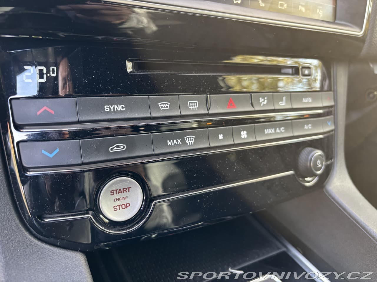 2016 Jaguar F-Pace - 16