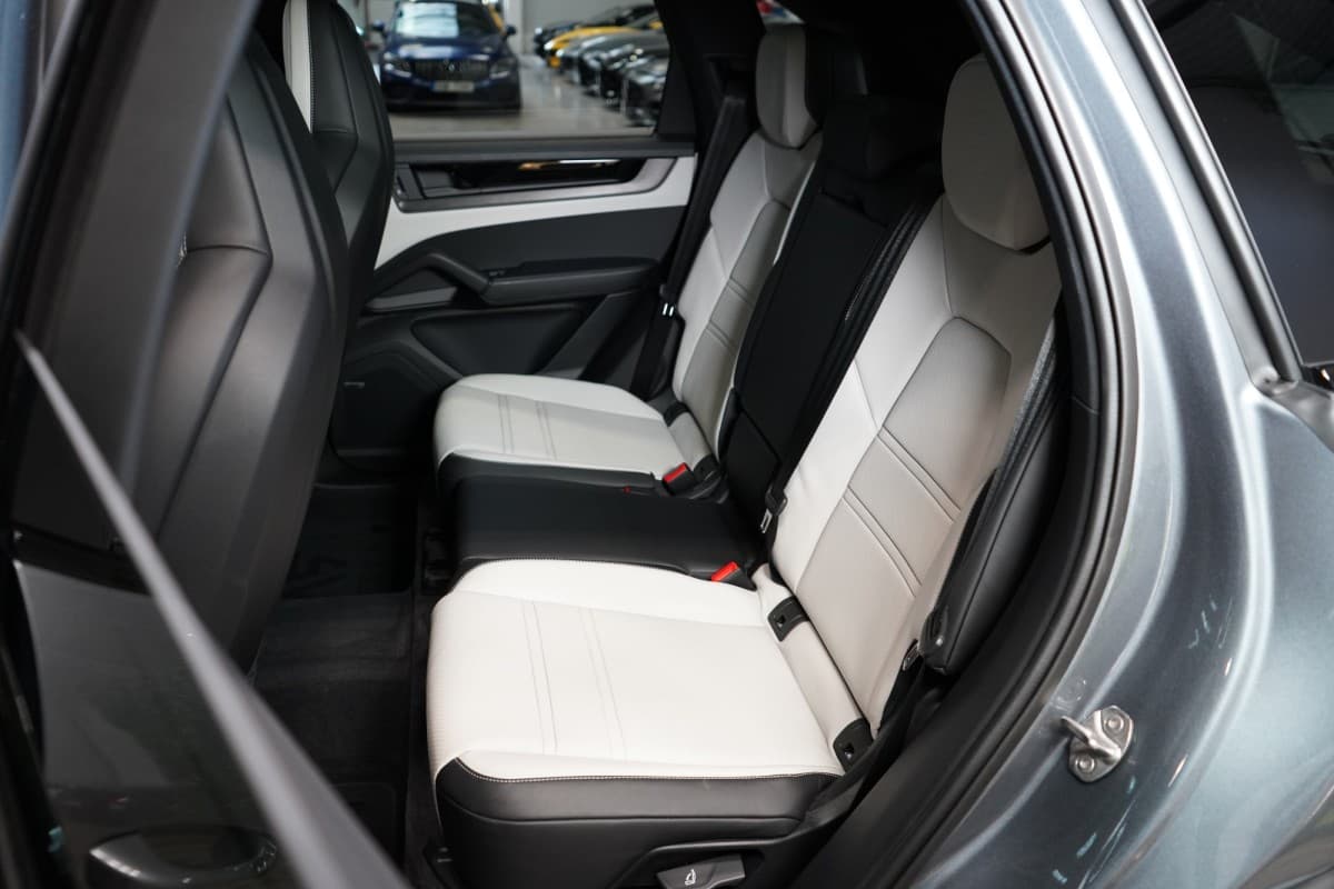 2026 Porsche Cayenne - 16