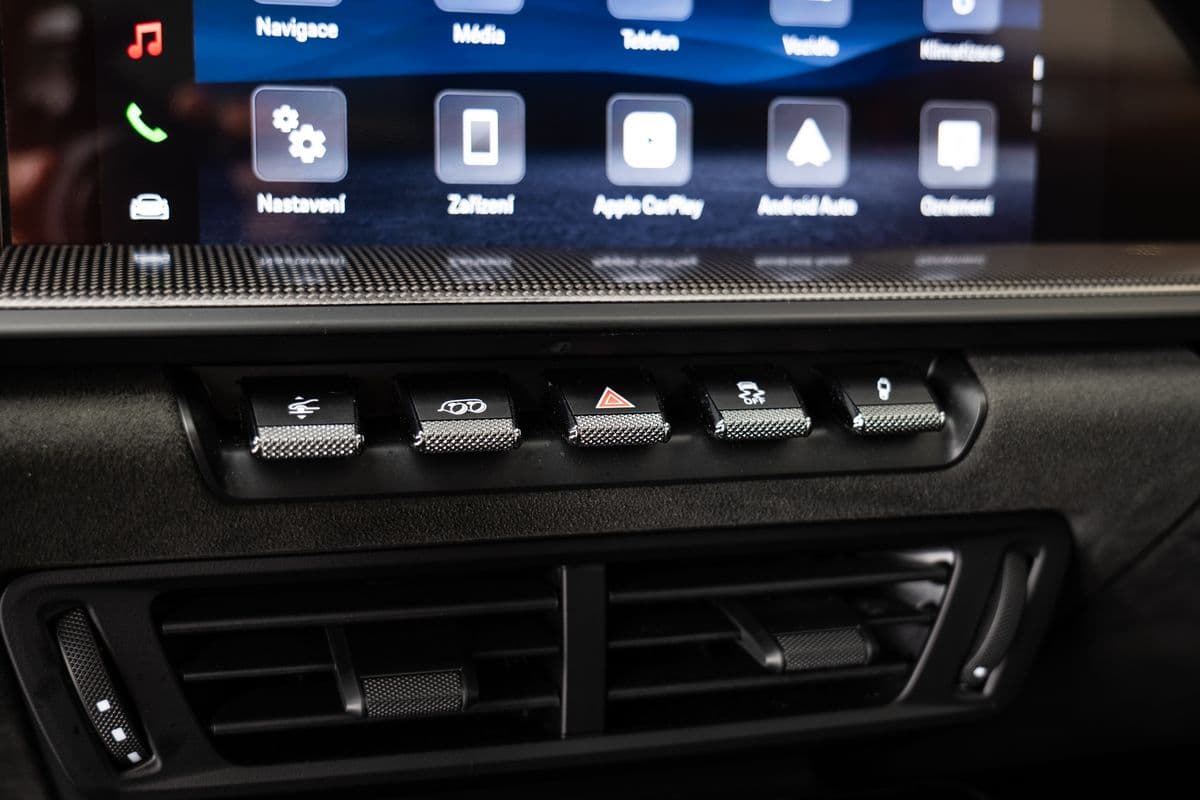 2025 Porsche 911 - 14