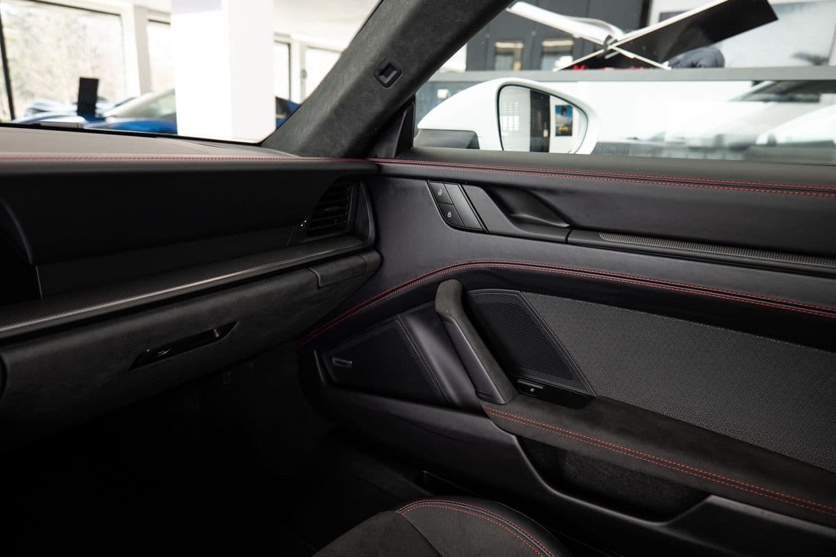 2025 Porsche 911 - 15