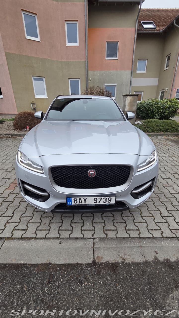 2017 Jaguar F-Pace - 9