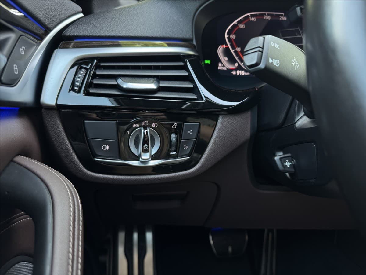 2022 BMW 5-Series - 19