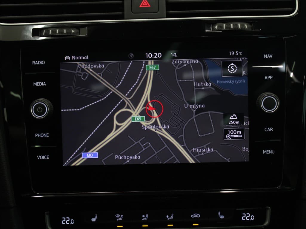 2020 Volkswagen Golf - 16