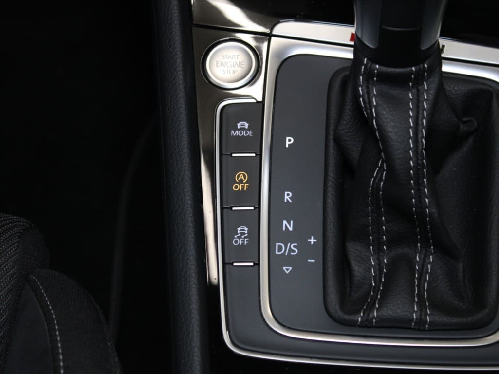 2020 Volkswagen Golf - 18