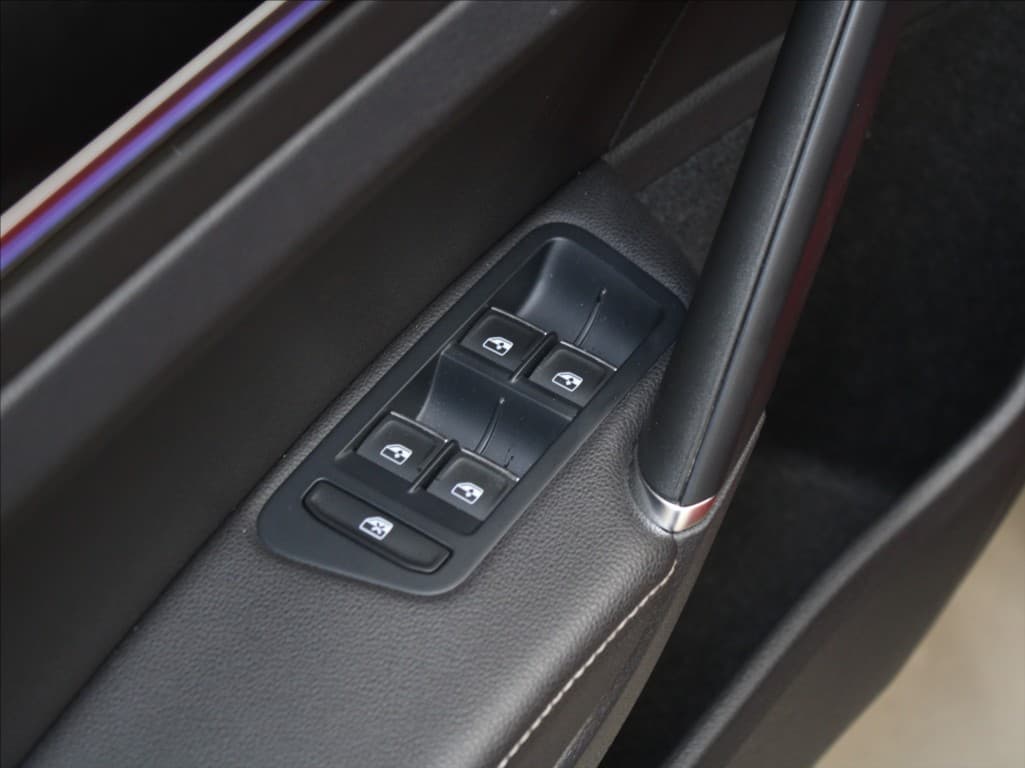 2020 Volkswagen Golf - 20