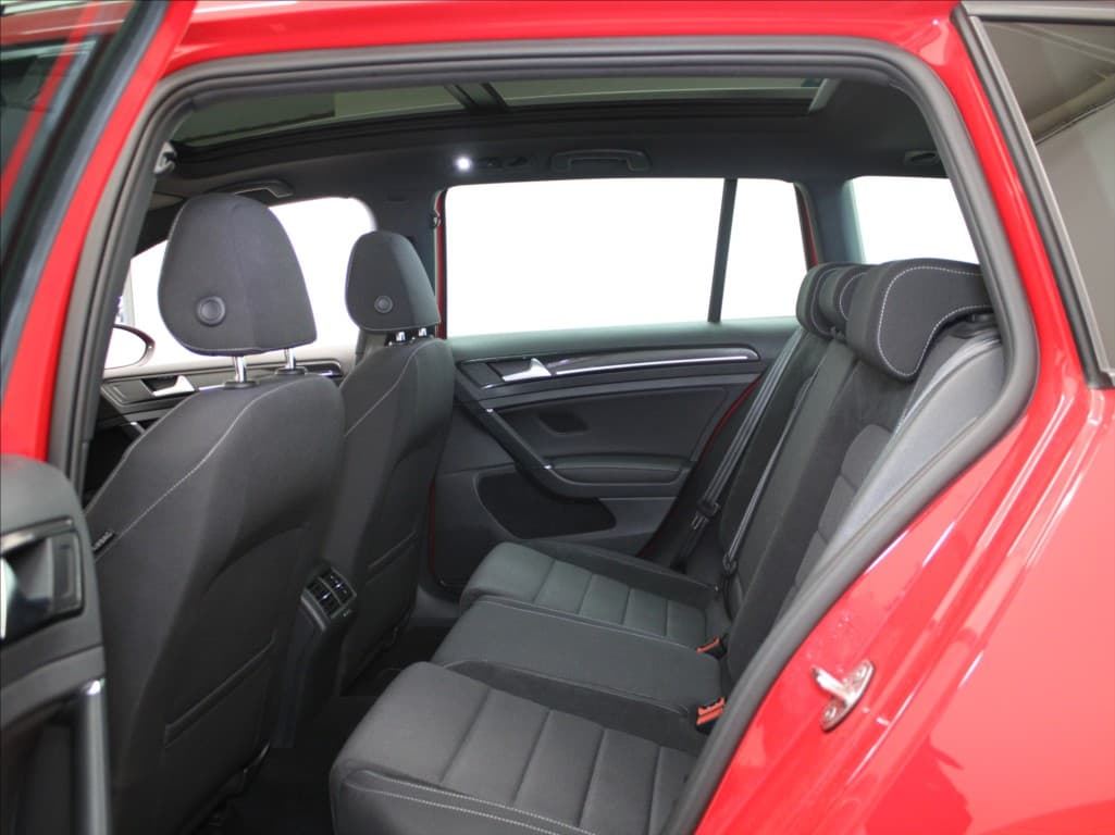 2020 Volkswagen Golf - 7