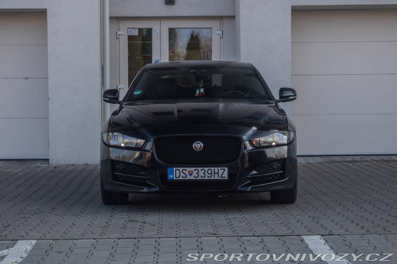 2019 Jaguar Xe - 5