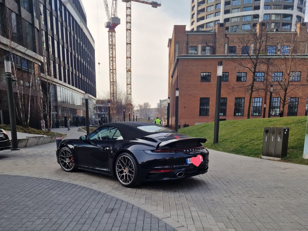 2024 Porsche 911 - 4