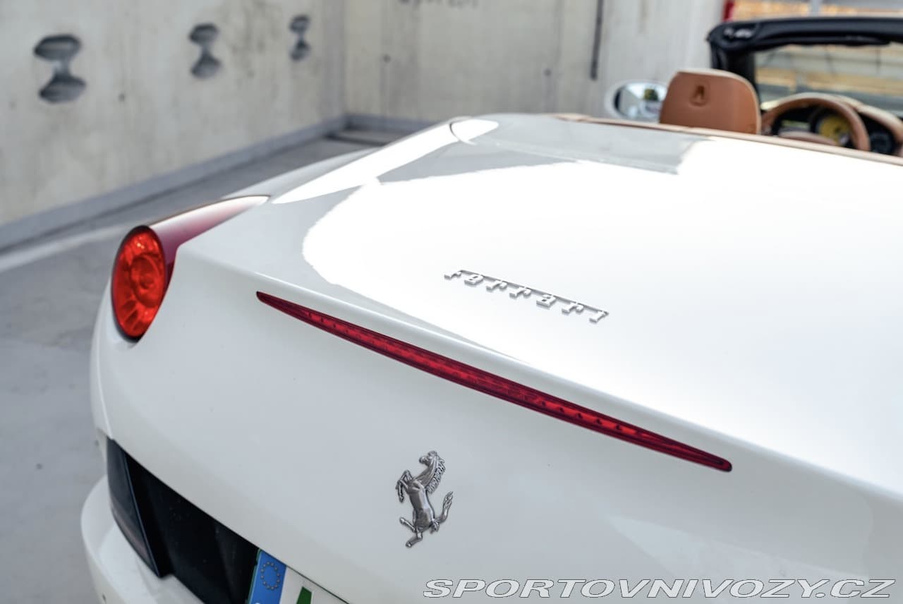 2010 Ferrari CALIFORNIA - 11