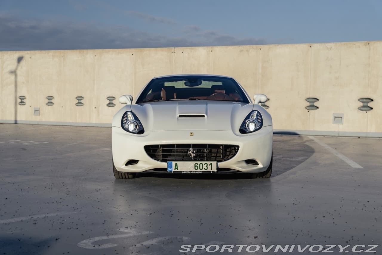 2010 Ferrari CALIFORNIA - 14