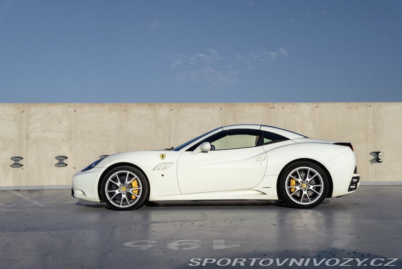 2010 Ferrari CALIFORNIA - 17