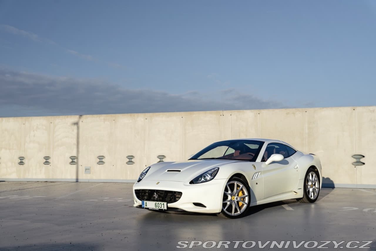 2010 Ferrari CALIFORNIA - 18