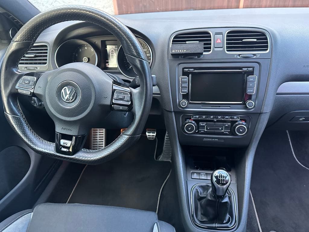 2010 Volkswagen Golf - 9