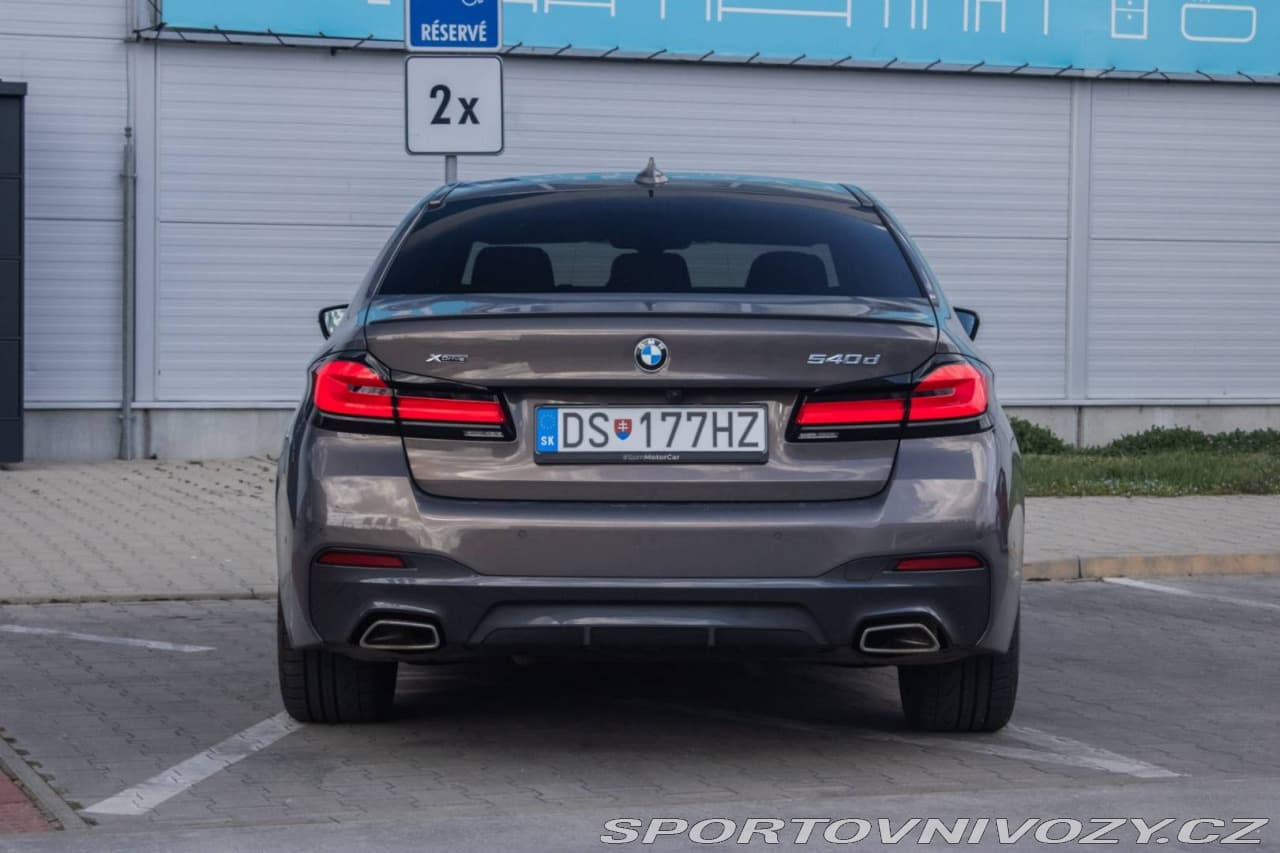 2021 BMW 5-Series - 10