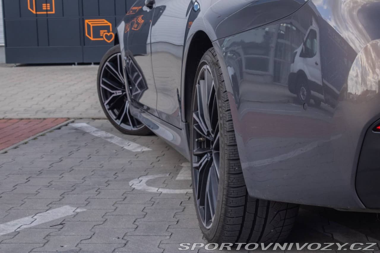 2021 BMW 5-Series - 12