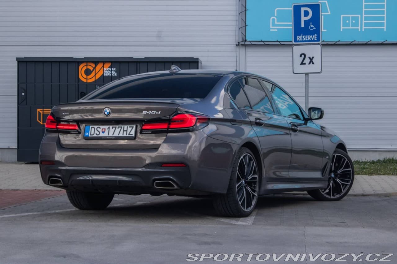 2021 BMW 5-Series - 8