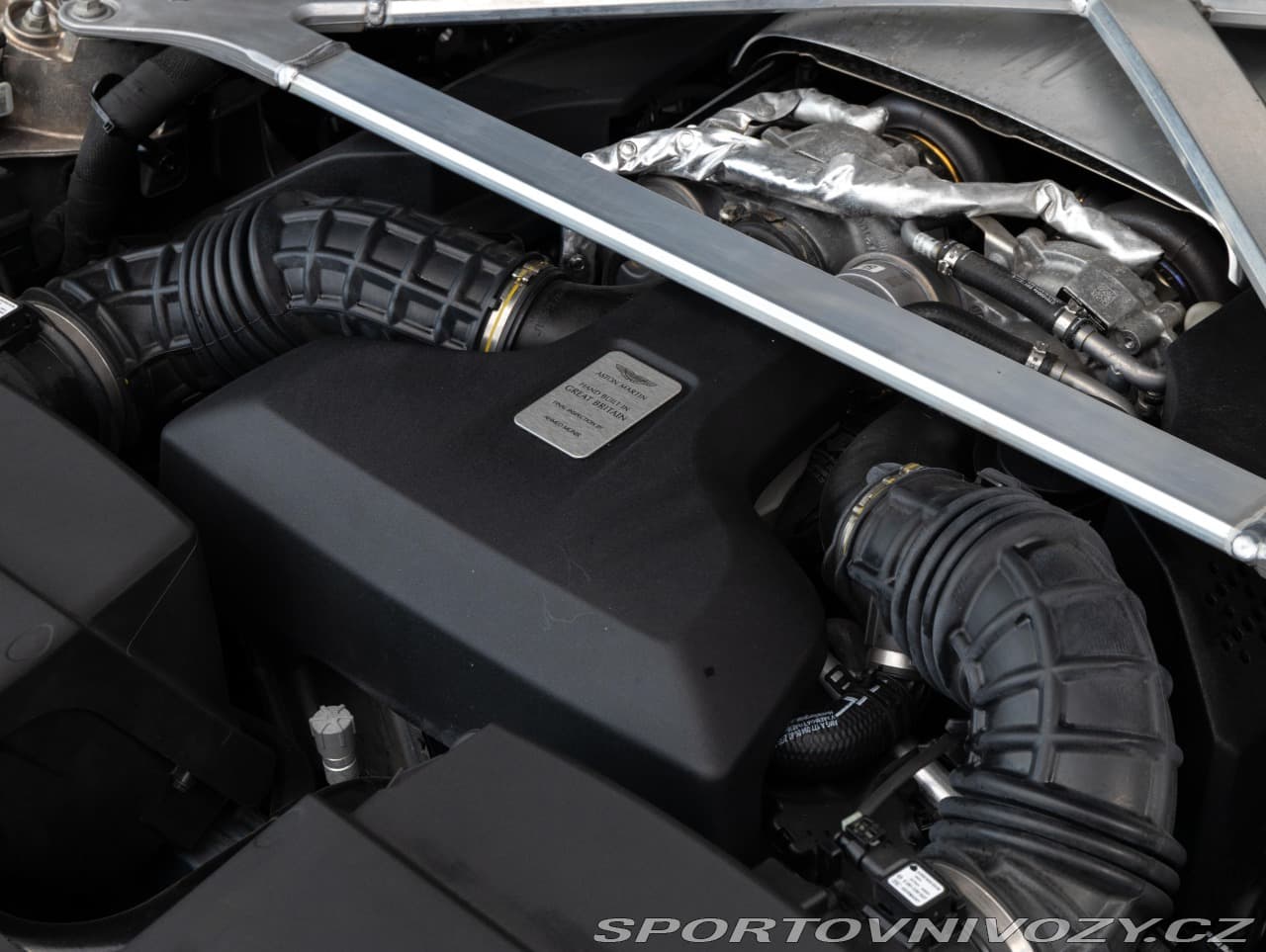 2022 Aston Martin Vantage - 9