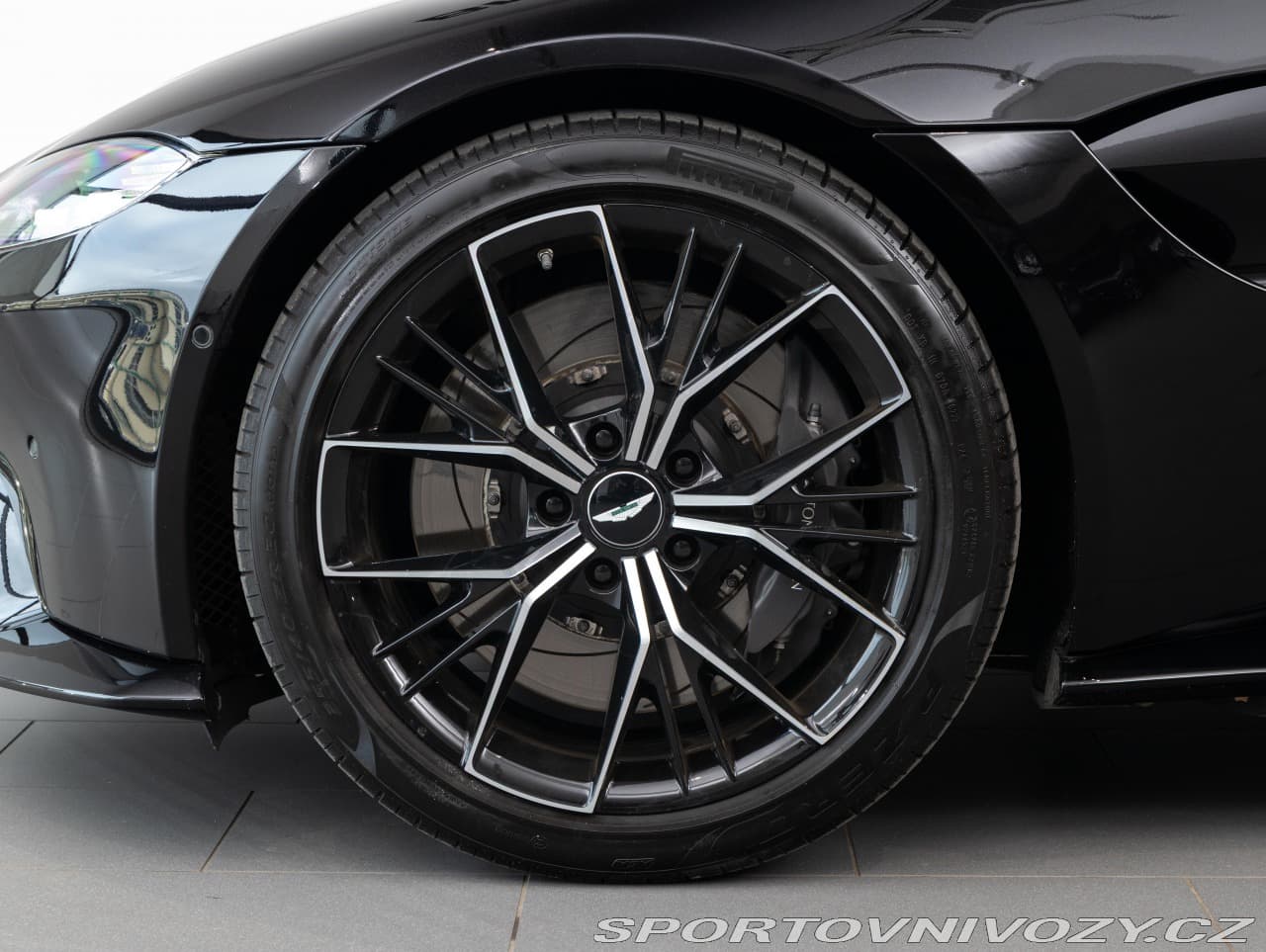 2022 Aston Martin Vantage - 11