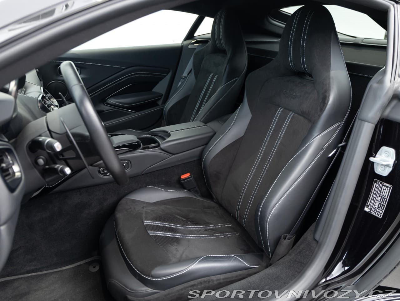 2022 Aston Martin Vantage - 6