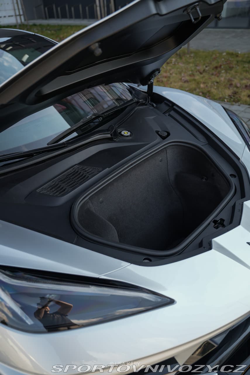 2021 Chevrolet Corvette - 12