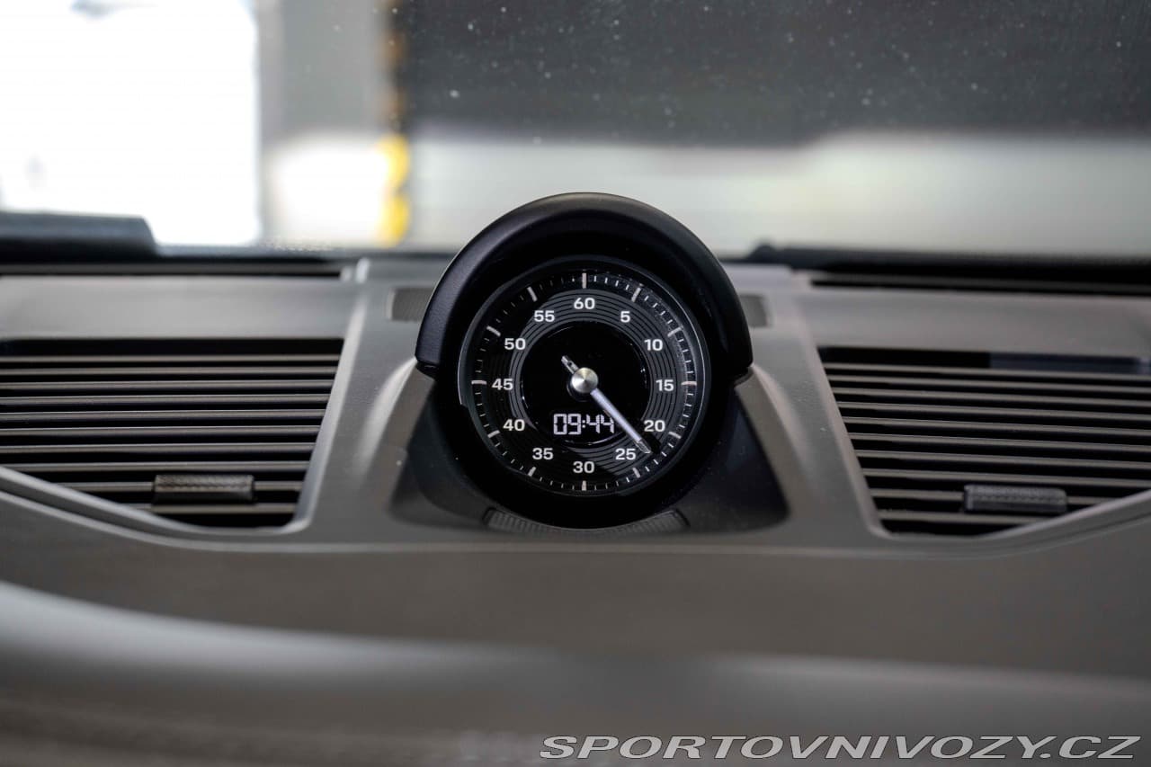 2023 Porsche 911 - 10