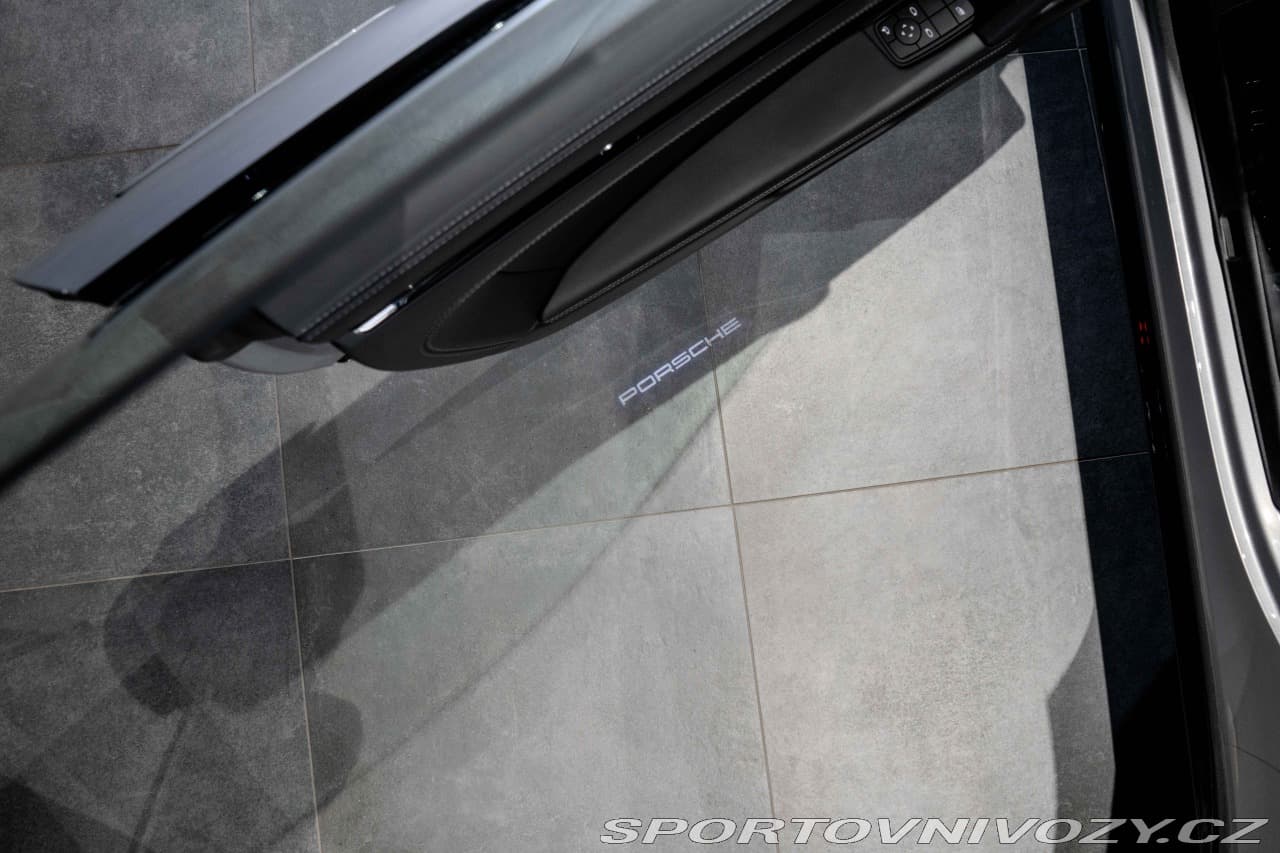 2023 Porsche 911 - 8