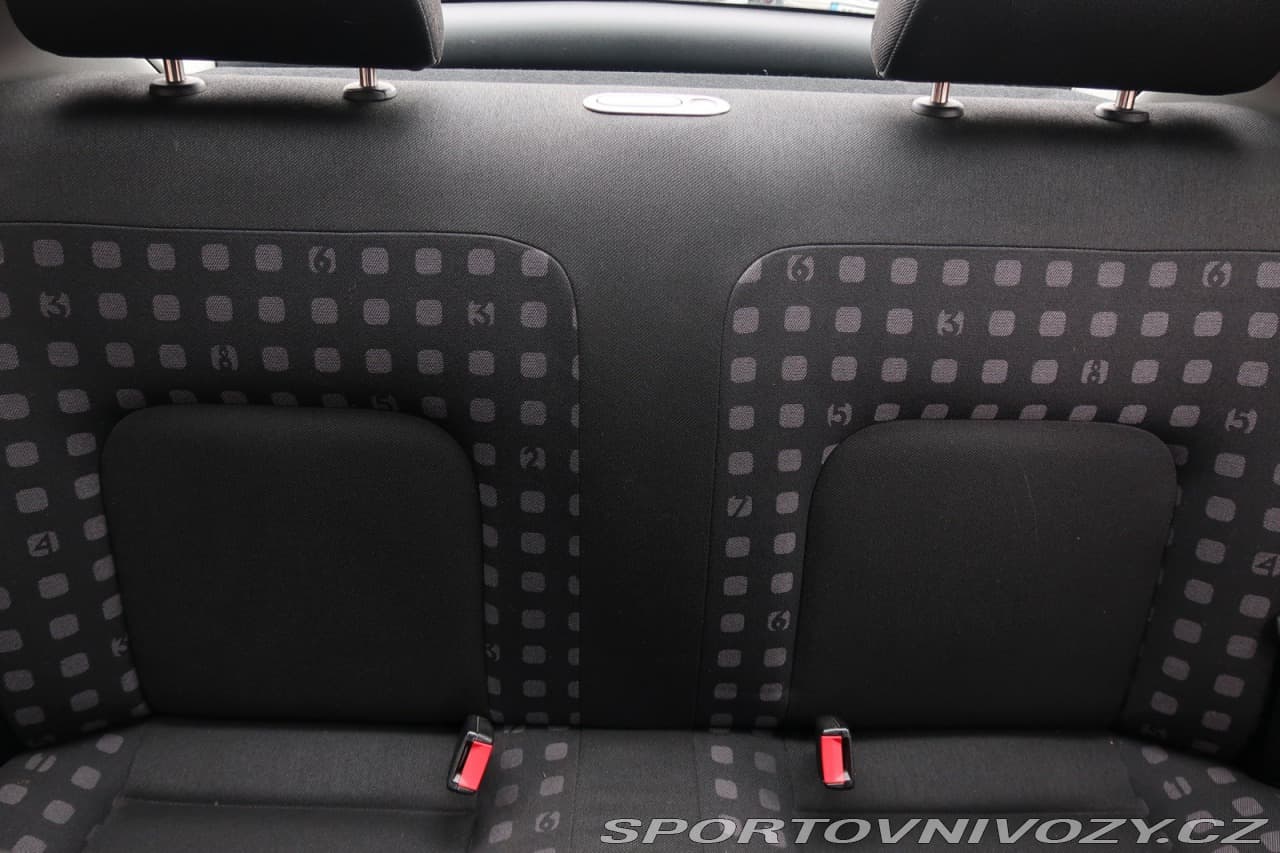 2000 Volkswagen Beetle - 10