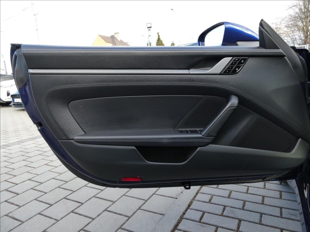 2021 Porsche 911 - 15