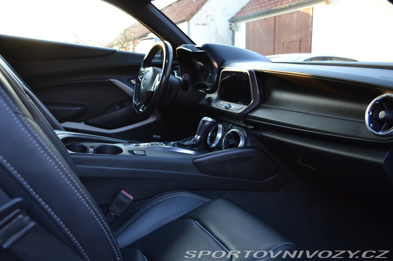 2019 Chevrolet Camaro - 13