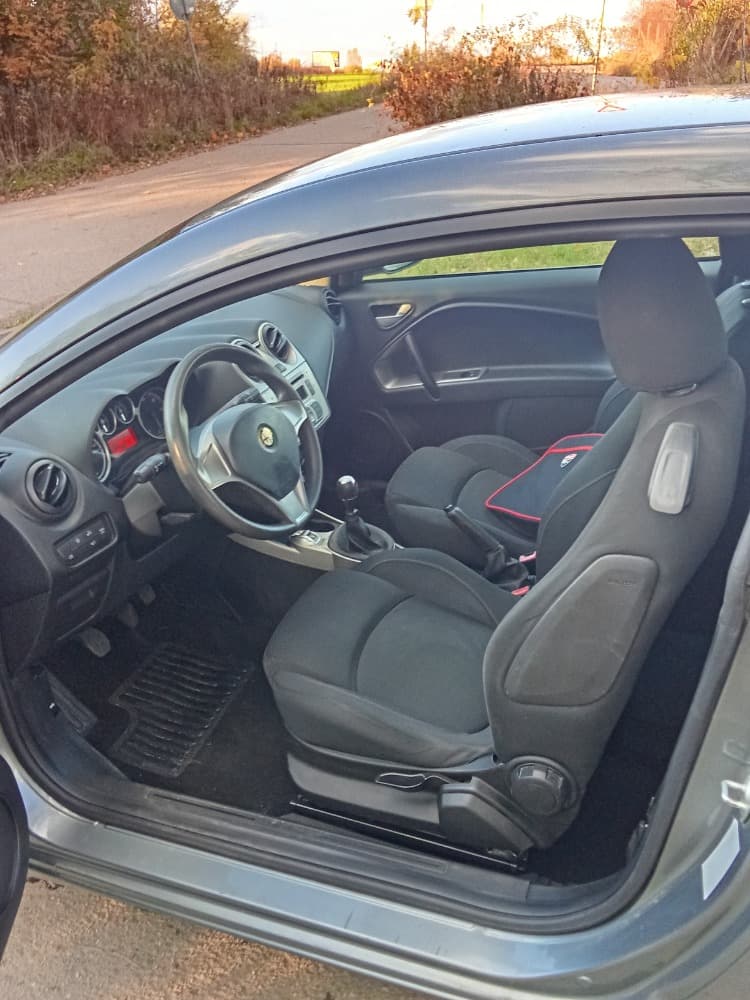 2010 Alfa Romeo MITO - 6
