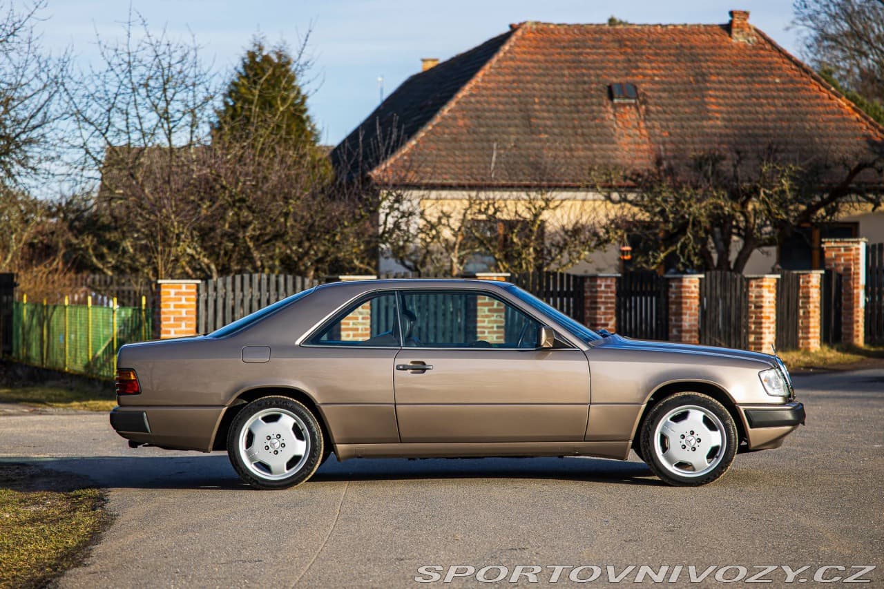 1989 Mercedes-Benz C-CLASS - 2