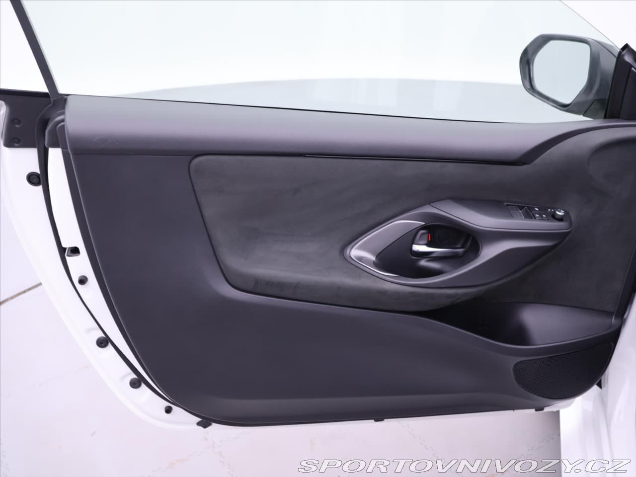 2022 Toyota Yaris - 11