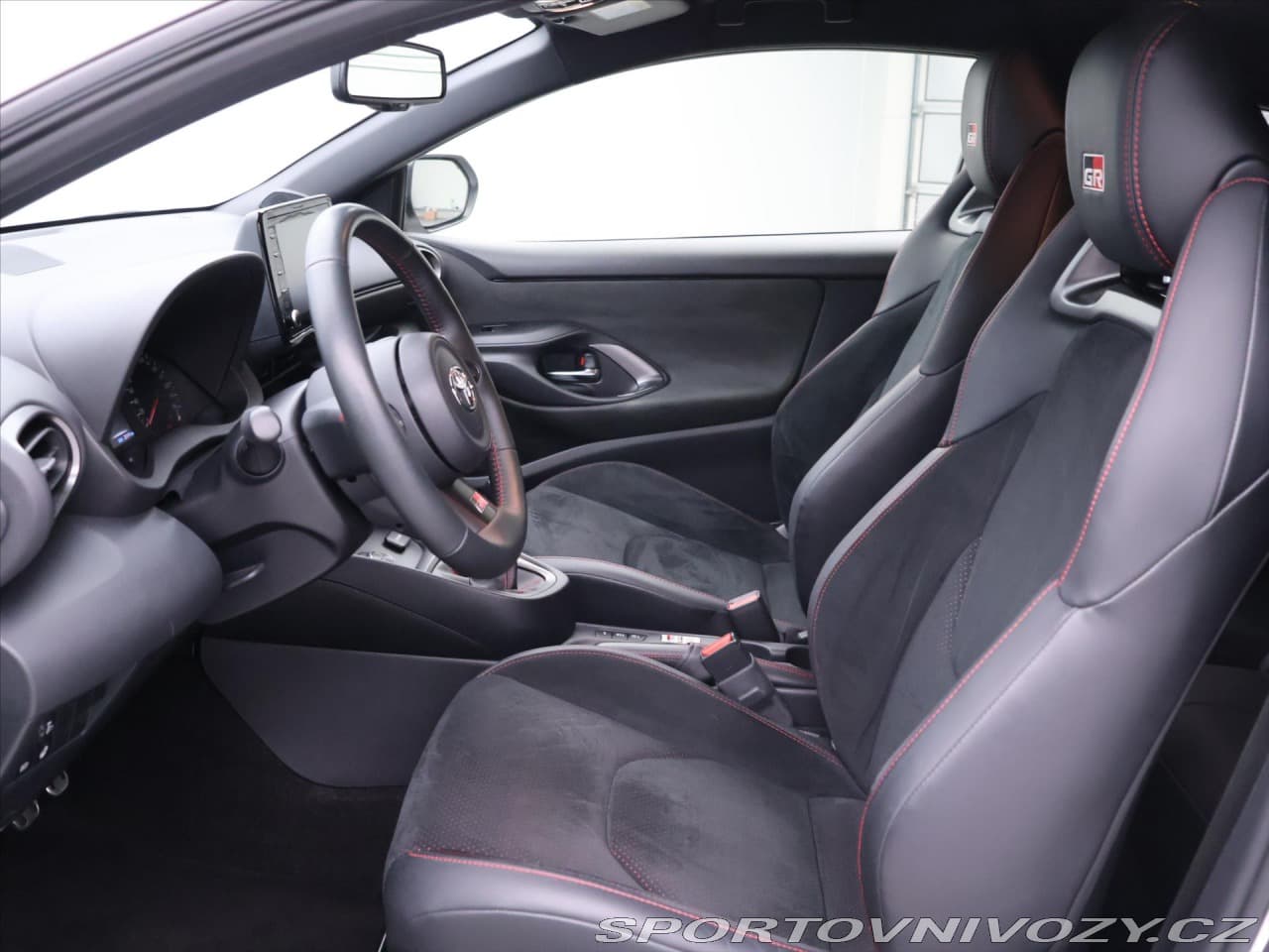 2022 Toyota Yaris - 12