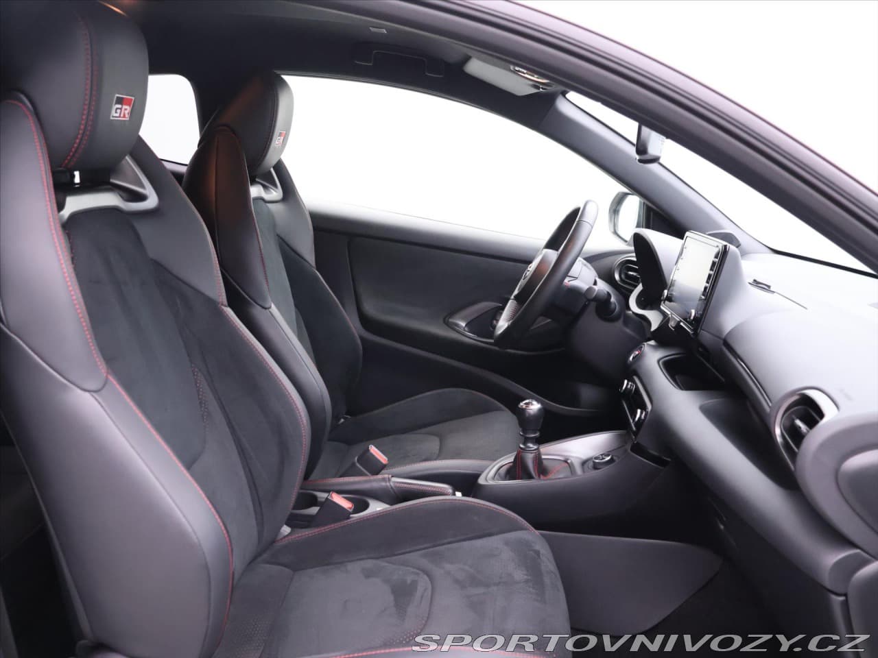 2022 Toyota Yaris - 14