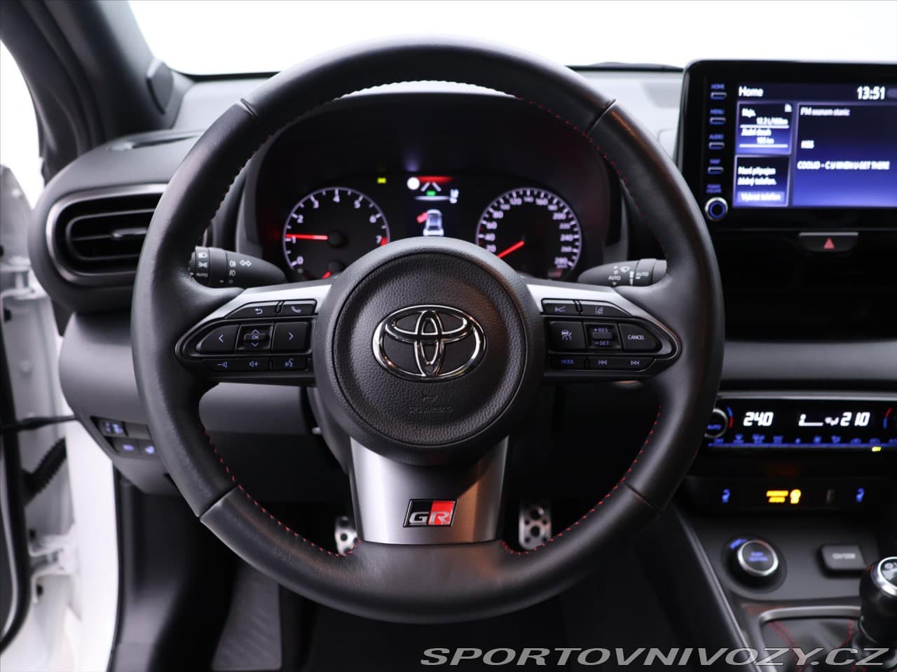 2022 Toyota Yaris - 18