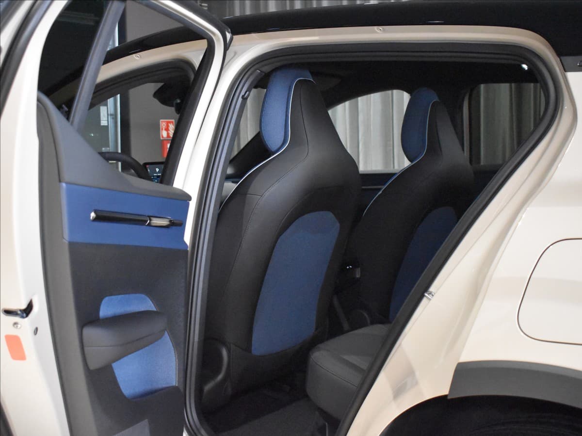 2025 Volvo Ex30 - 11