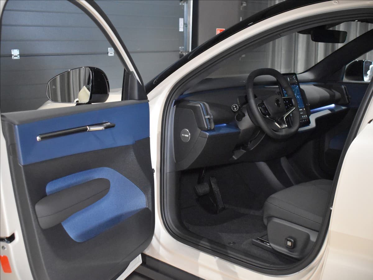 2025 Volvo Ex30 - 12