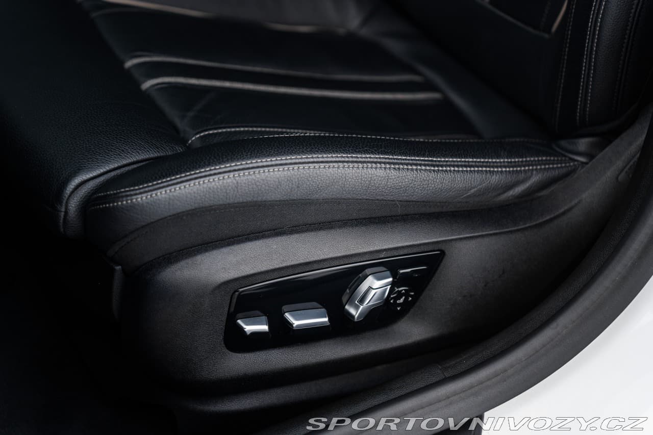 2020 BMW 5-Series - 6