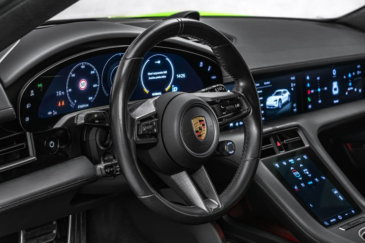 2021 Porsche Taycan - 17